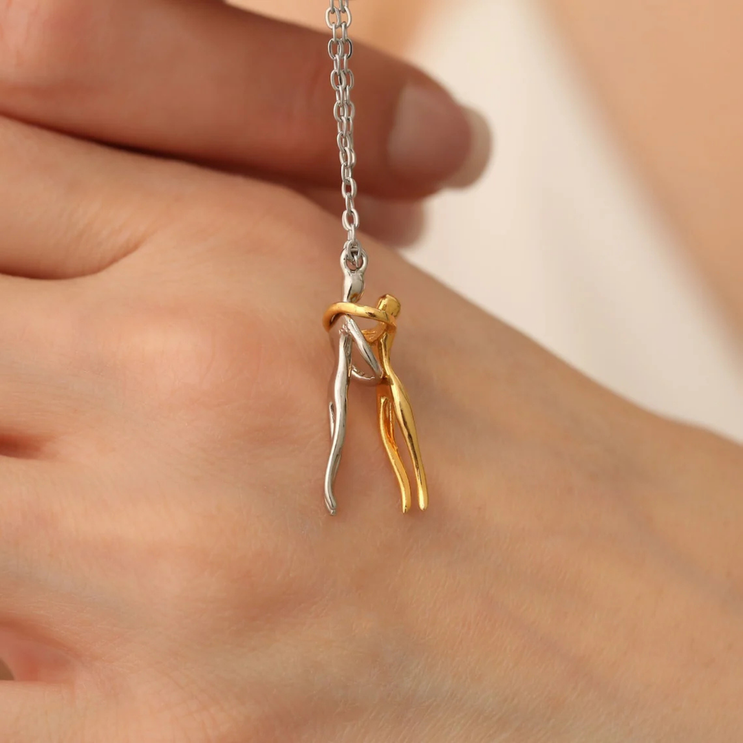 JANAE – EMBRACE NECKLACE