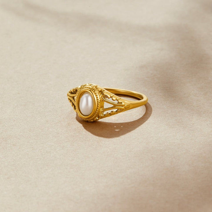 LILY – VINTAGE PEARL RING