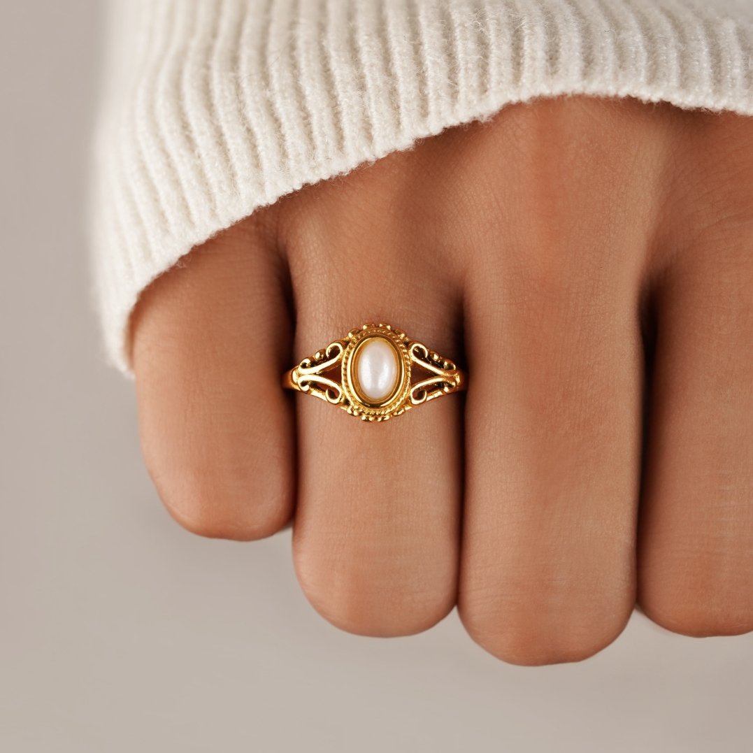 LILY – VINTAGE PEARL RING